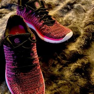 Girls speed knit sneakers like new sz 2